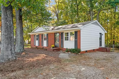 1704 Cedrow Dr, High Point, NC 27260