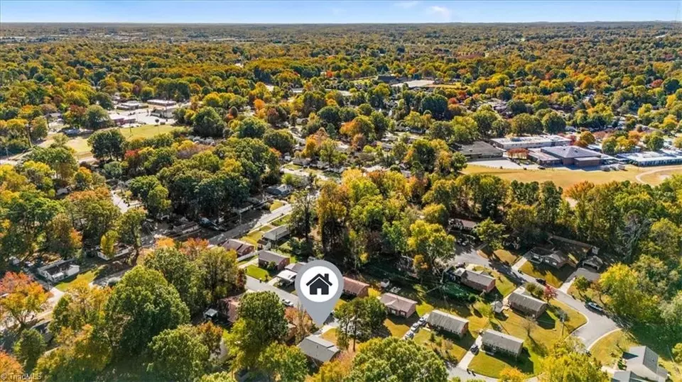 View/Area - 2108 Carpenter St, Greensboro, NC 27403 photo 12 of 13