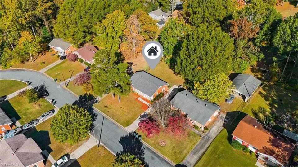 View/Area - 2108 Carpenter St, Greensboro, NC 27403 photo 8 of 13