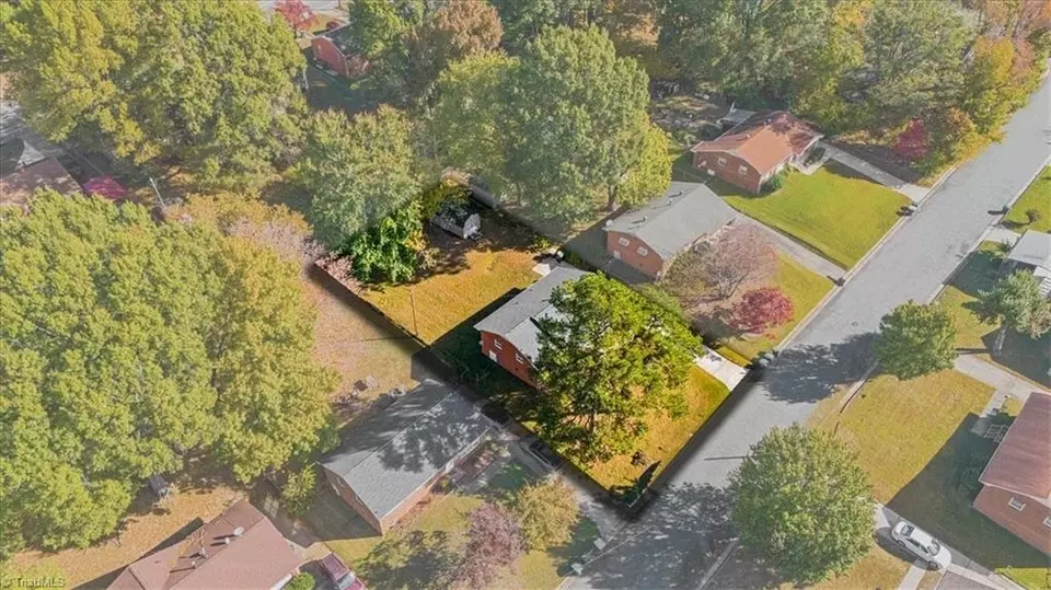 View/Area - 2108 Carpenter St, Greensboro, NC 27403 photo 5 of 13