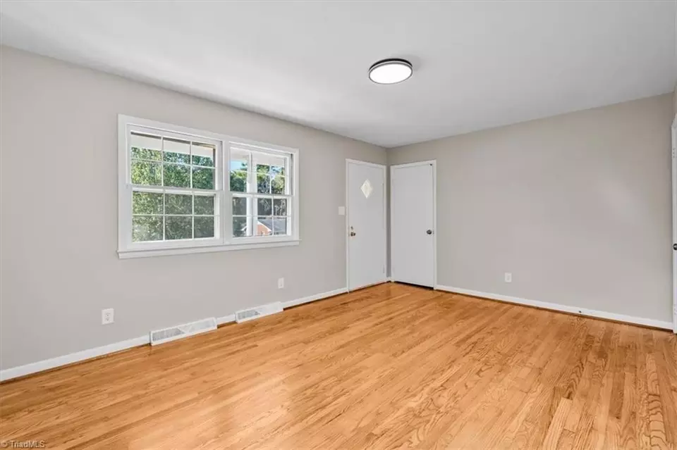 Living - 2108 Carpenter St, Greensboro, NC 27403 photo 2 of 3