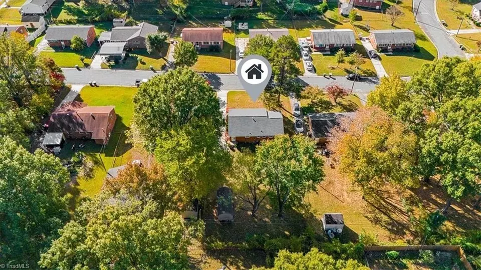 View/Area - 2108 Carpenter St, Greensboro, NC 27403 photo 7 of 13