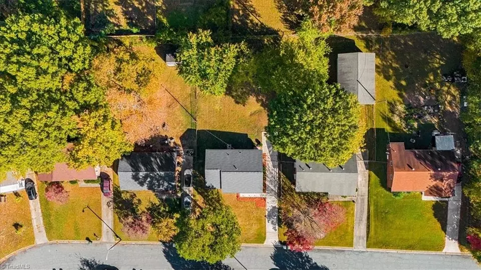 View/Area - 2108 Carpenter St, Greensboro, NC 27403 photo 2 of 13