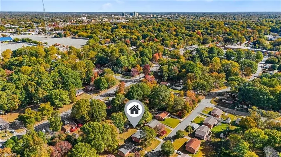 View/Area - 2108 Carpenter St, Greensboro, NC 27403 photo 11 of 13