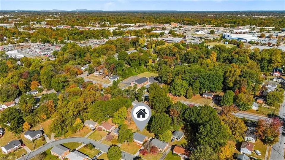 View/Area - 2108 Carpenter St, Greensboro, NC 27403 photo 9 of 13