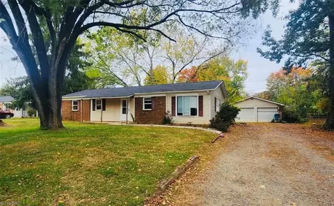 327 Weatherford Dr, King, NC 27021