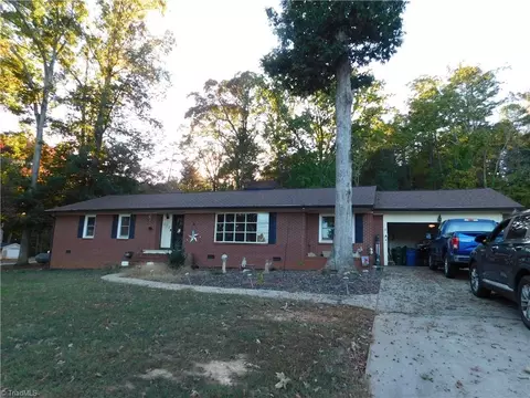 122 Forest Park Dr, Denton, NC 27239 photo 1