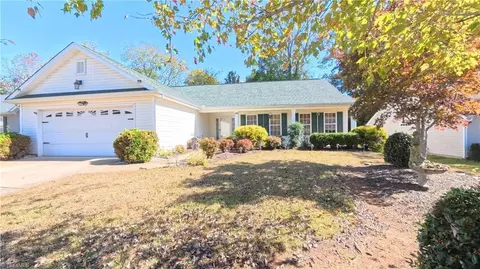 605 Walnut Crossing Dr, Whitsett, NC 27377