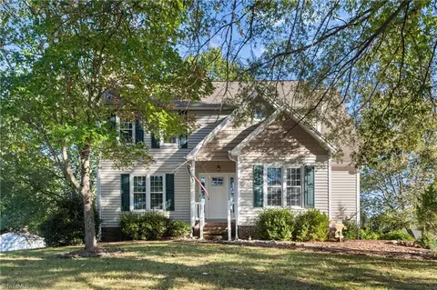 816 Newington Dr, Clemmons, NC 27012
