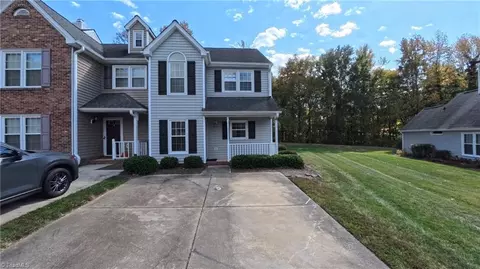 28 Cedar Knoll Dr, Greensboro, NC 27407