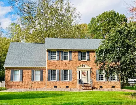 2606 Regents Park Ln, Greensboro, NC 27455