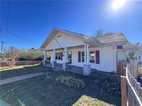 531 Elk Spur St, Elkin, NC 28621