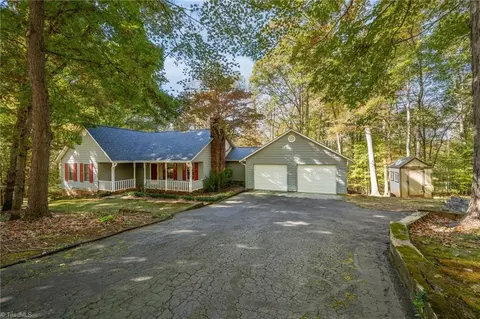 405 Oak St, East Bend, NC 27018