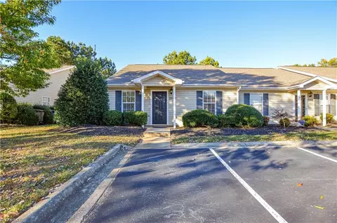 3249 Hyde Place Cir, Winston Salem, NC 27103