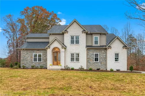 7112 Woodfield Heights Dr, Stokesdale, NC 27357