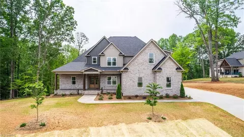 7200 Woodfield Heights Dr, Stokesdale, NC 27357