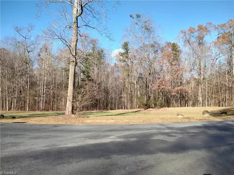 102 Harborgate Dr, Denton, NC 27239 photo 2