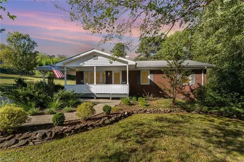 443 Pritchard St E, Asheboro, NC 27203