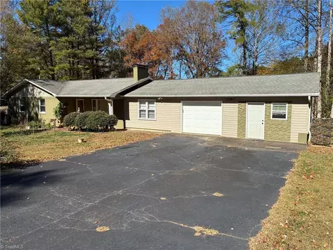 1261 Turkey Ford Rd, Mount Airy, NC 27030