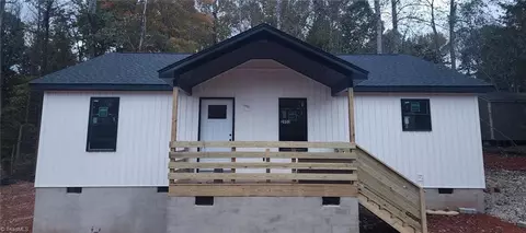 2953 Little Creek Dr, Thomasville, NC 27360