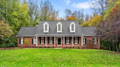 1903 Ridge Oaks Ct, Oak Ridge, NC 27310