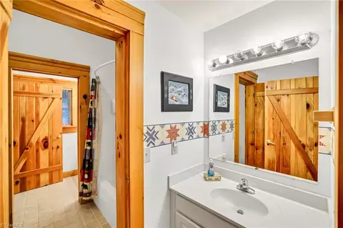Bath - 849 River Ridge Rd, Boone, NC 28607 photo 4 of 6