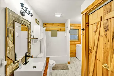 Bath - 849 River Ridge Rd, Boone, NC 28607 photo 2 of 6