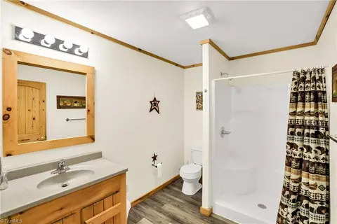 Bath - 849 River Ridge Rd, Boone, NC 28607 photo 6 of 6