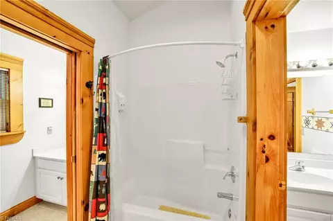 Bath - 849 River Ridge Rd, Boone, NC 28607 photo 5 of 6