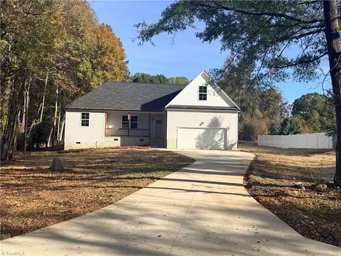 901 Edgemont Rd, Greensboro, NC 27406