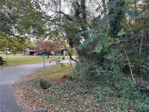 000 Old Childress Ave, Mount Airy, NC 27030