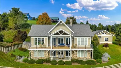 871 Fox Den Ln, Ennice, NC 28623