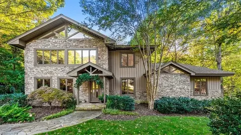 2903 N Turner Grove Dr, Greensboro, NC 27455