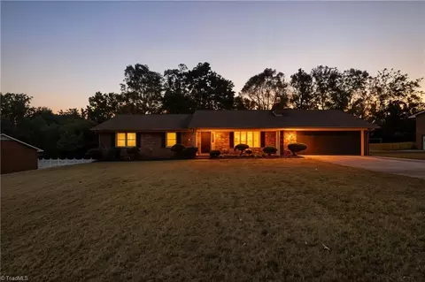 530 Brett Dr, Kernersville, NC 27284