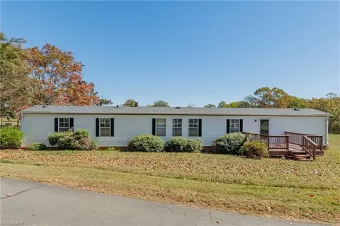 1085 Ashburn Dr, King, NC 27021