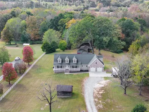 373 Luna Ln, Clemmons, NC 27012