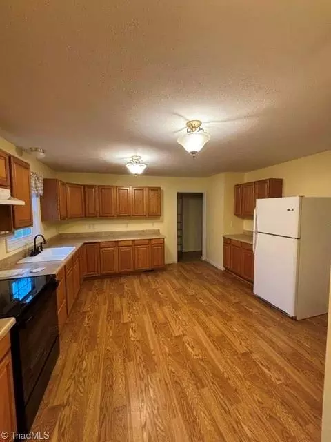 Entry Way - 380 Huffman River Ln, Purlear, NC 28665 photo 2 of 3