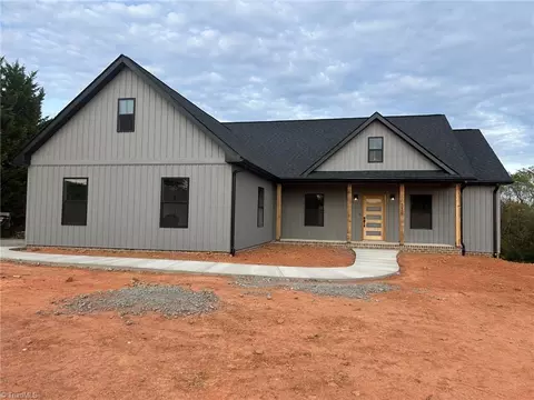 339 Jessup Grove Church Rd, Pilot Mountain, NC 27041