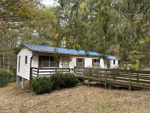 375 Ed Nixon Rd, Thurmond, NC 28683