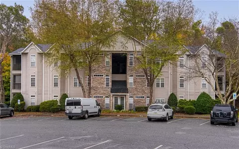 3005 Greystone Pt #C, Greensboro, NC 27410