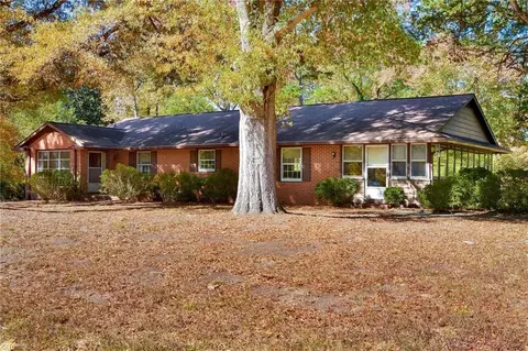 1706 Windsor Dr, High Point, NC 27262