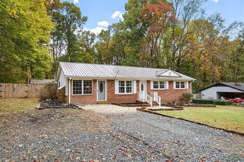 7025 Tree Hollow Rd, Thomasville, NC 27360