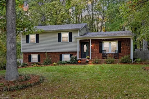 222 Woodburn Pl, Advance, NC 27006
