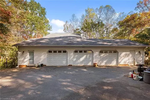 Exterior - 1040 Sycamore St, King, NC 27021 photo 3 of 7
