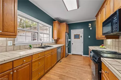 Kitchen - 1040 Sycamore St, King, NC 27021 photo 2 of 4