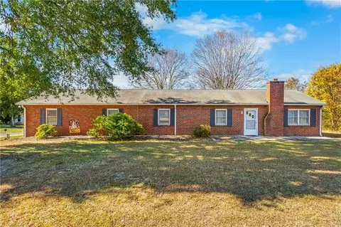 2007 Farmington Rd, Mocksville, NC 27028
