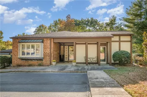 1127 Gatehouse Rd, High Point, NC 27262