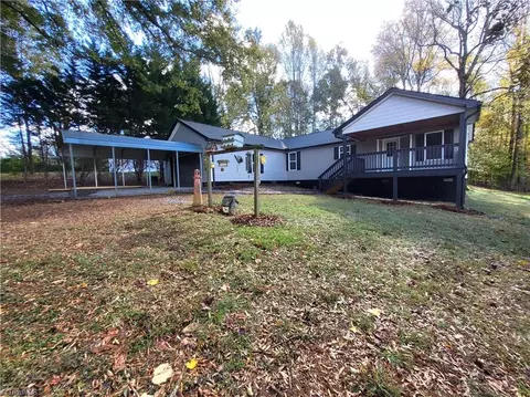 9238 Glen Cross Dr, Kernersville, NC 27284