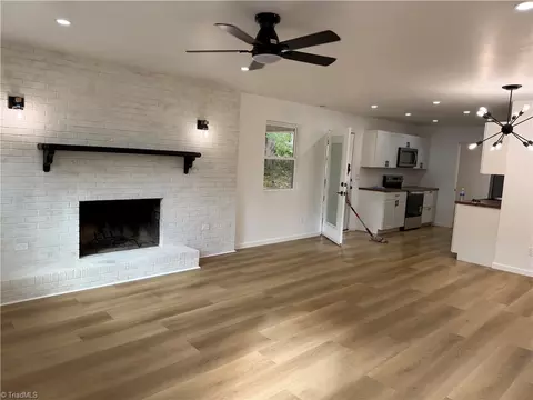 310 Cedardale Ln, King, NC 27021