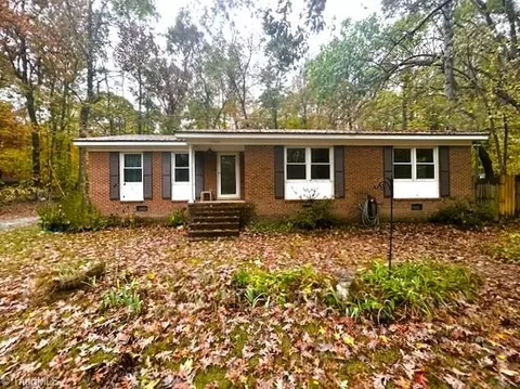 5706 Kings Ct, Pleasant Garden, NC 27313